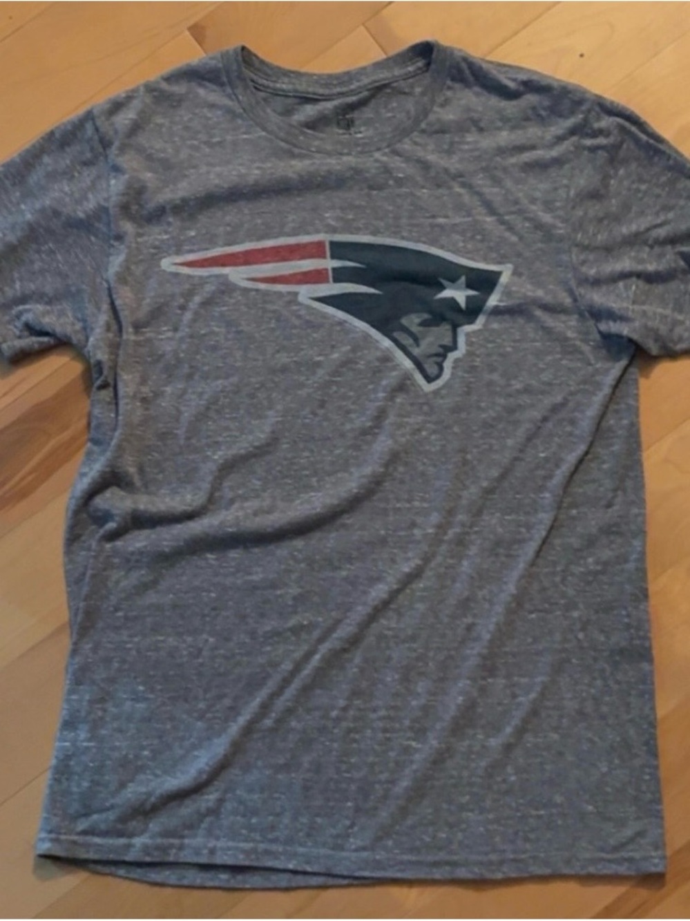 NFL Men's Heather Gray New England Patriots Logo Tee